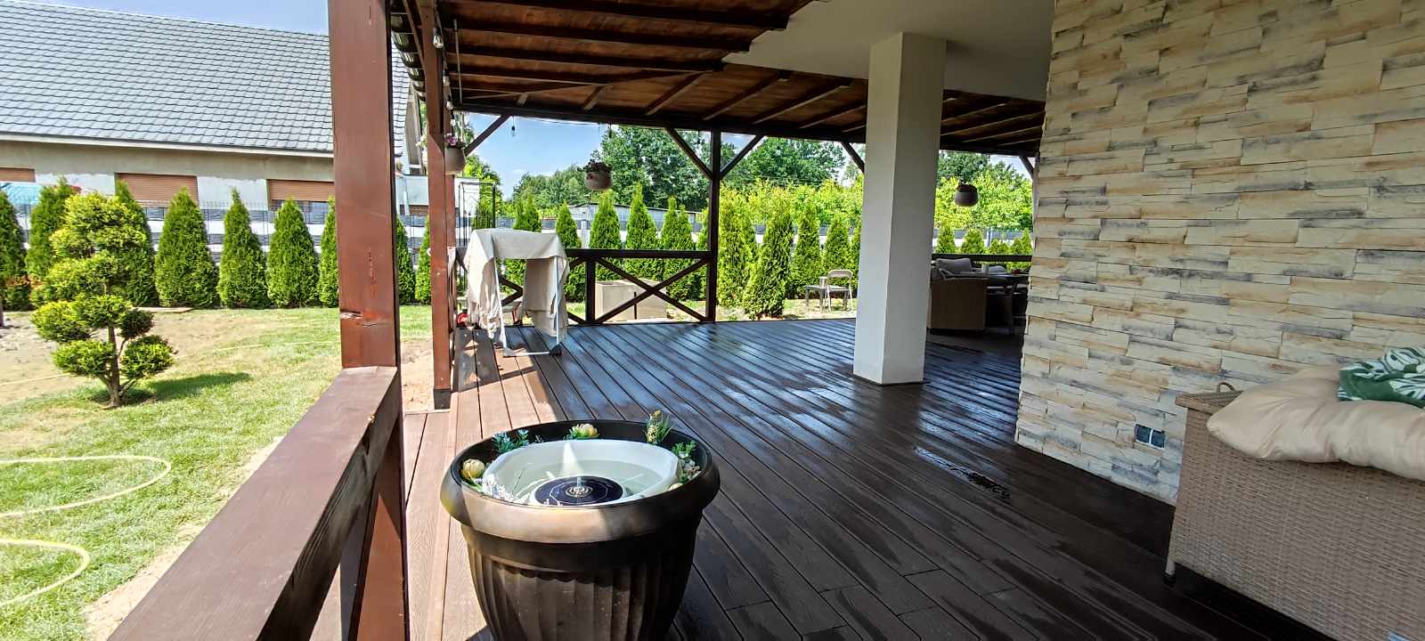 Covered garden terrace